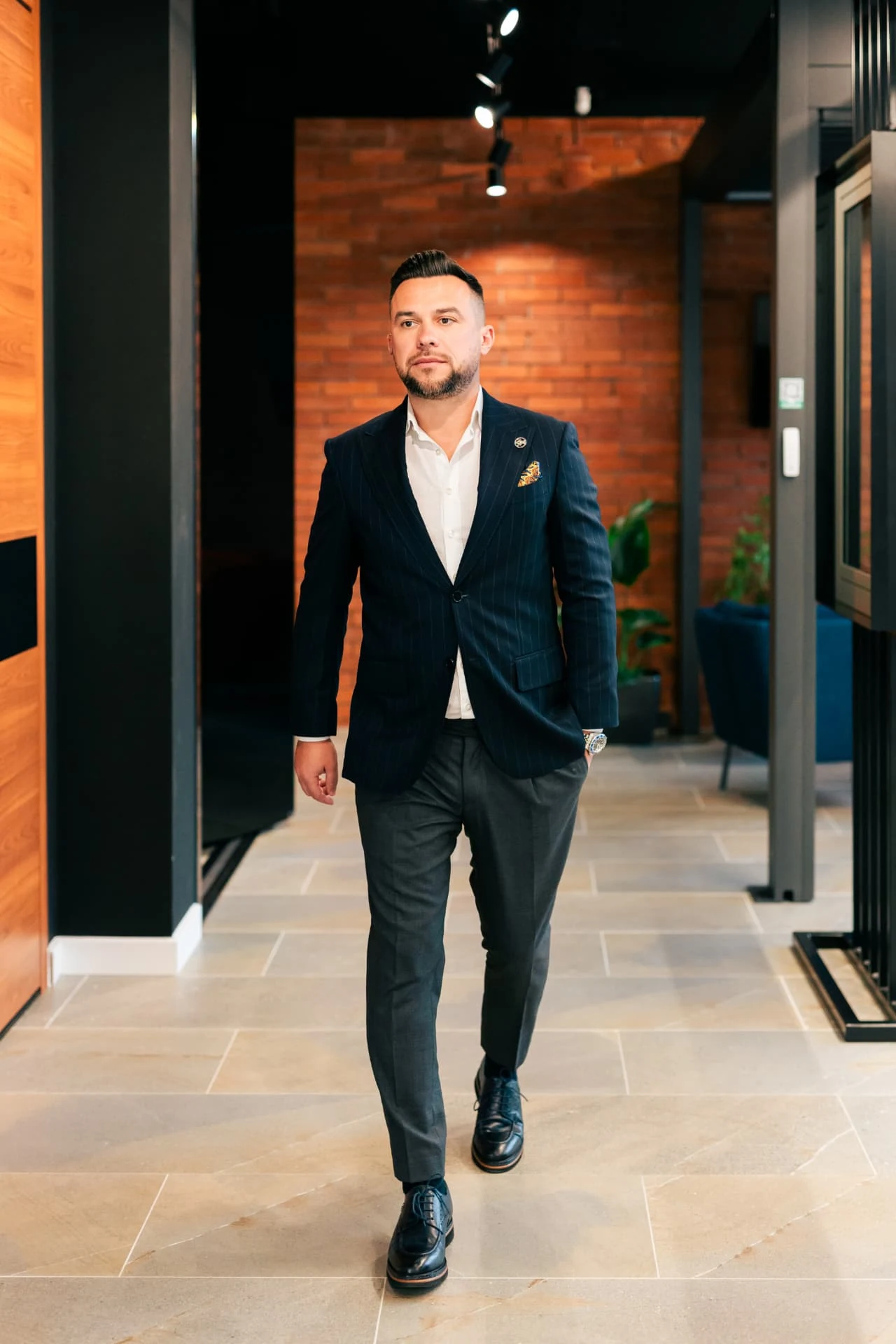 Ovidiu Morar în showroomul METGLASS