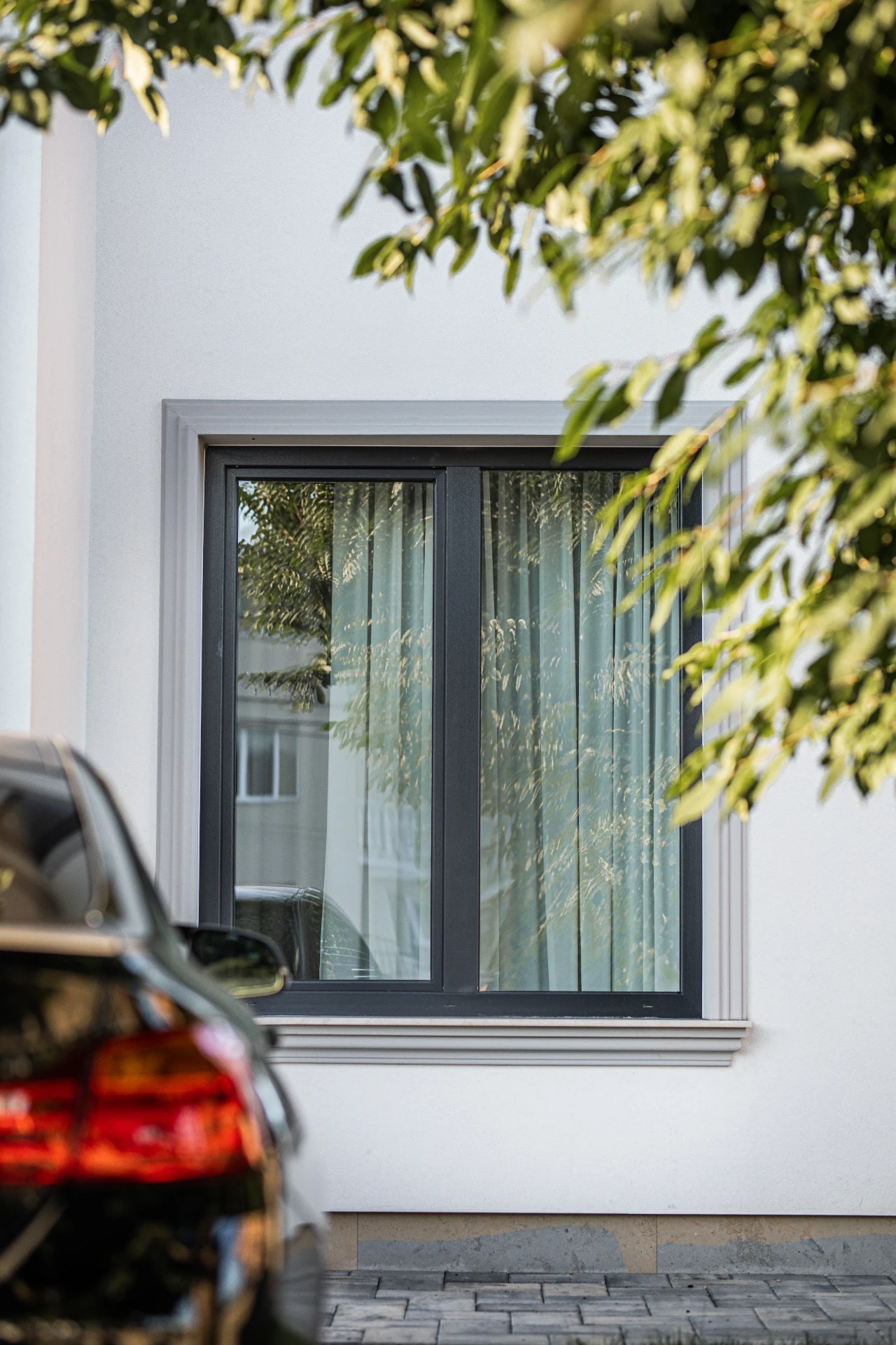 Detaliul de profil și proporția ferestrei în arhitectura finală.